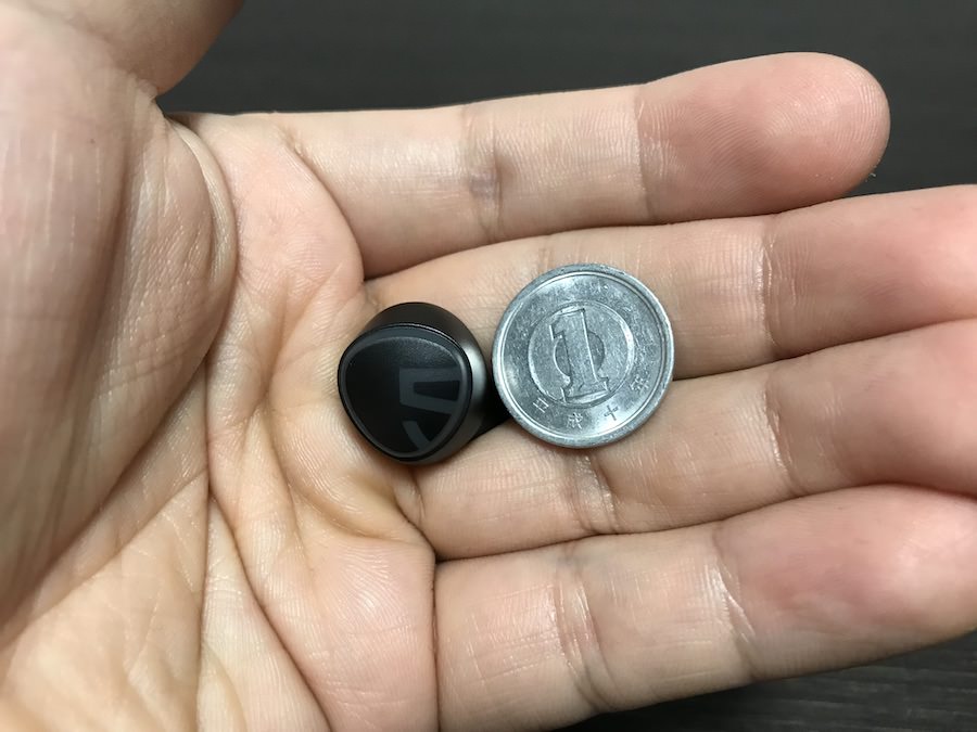 1円玉とほぼ同じサイズという小ささ